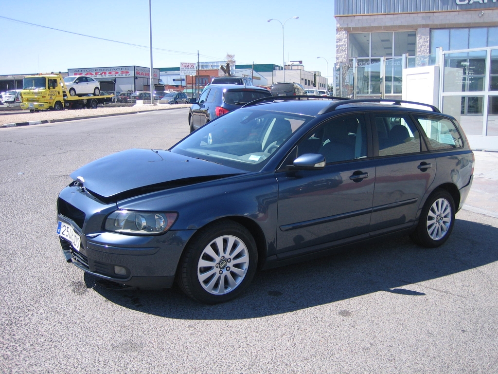 VISTA DELANTERA IZQUIERDA VOLVO V-50 2.0 136CV