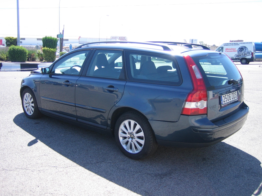 VISTA TRASERA IZQUIERDA VOLVO V-50 2.0 136CV