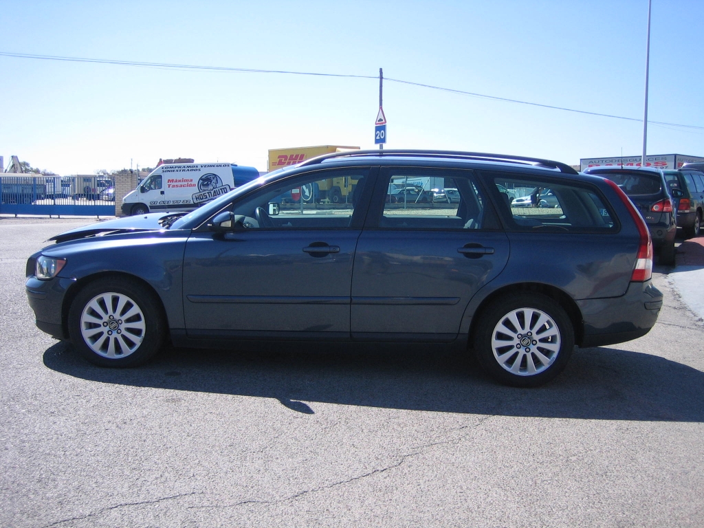 VISTA LATERAL IZQUIERDO VOLVO V-50 2.0 136CV