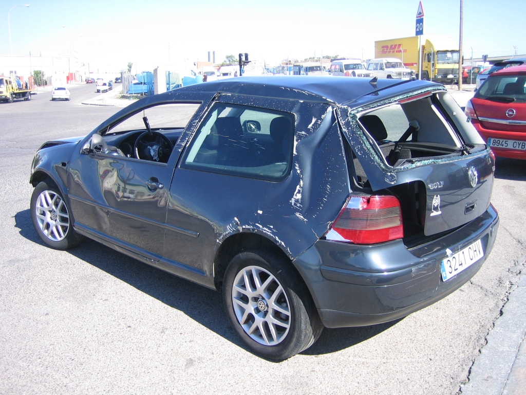 VISTA TRASERA IZQUIERDA VOLKSWAGEN GOLF 1.9 TDI 110CV