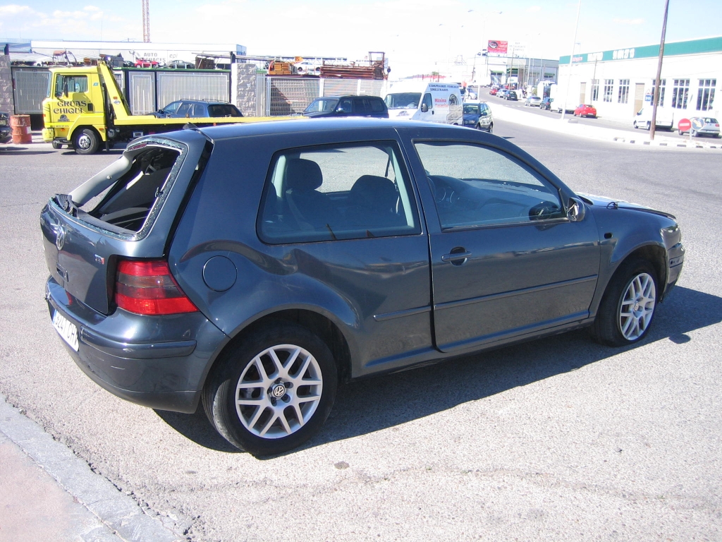 VISTA TRASERA DERECHA VOLKSWAGEN GOLF 1.9 TDI 110CV