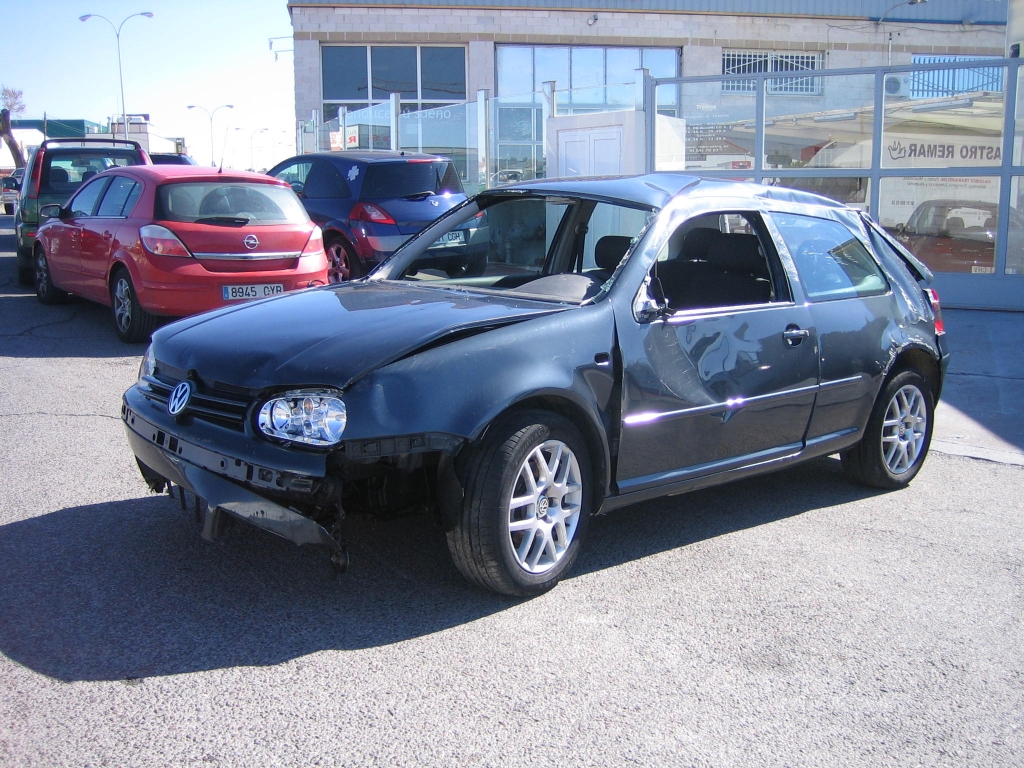 VISTA DELANTERA IZQUIERDA VOLKSWAGEN GOLF 1.9 TDI 110CV