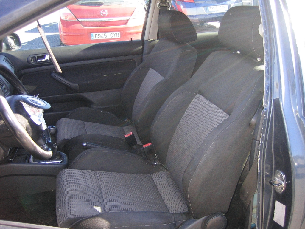 VISTA INTERIOR IZQUIERDO VOLKSWAGEN GOLF 1.9 TDI 110CV