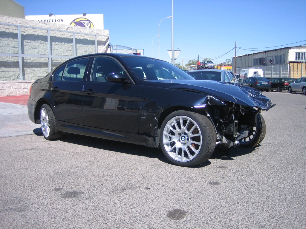 VISTA DELANTERA DERECHA BMW 320D 2.0 177CV PACK M