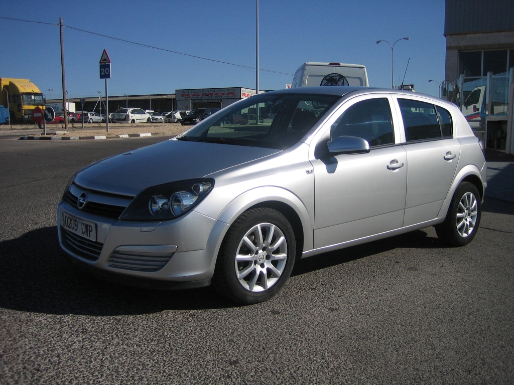 VISTA DELANTERA IZQUIERDA OPEL ASTRA 1.7 CDTI 75CV