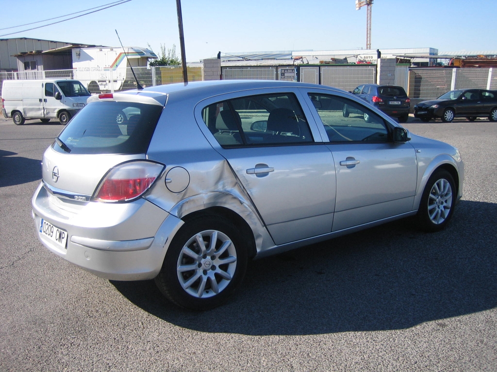 VISTA TRASERA DERECHA OPEL ASTRA 1.7 CDTI 75CV