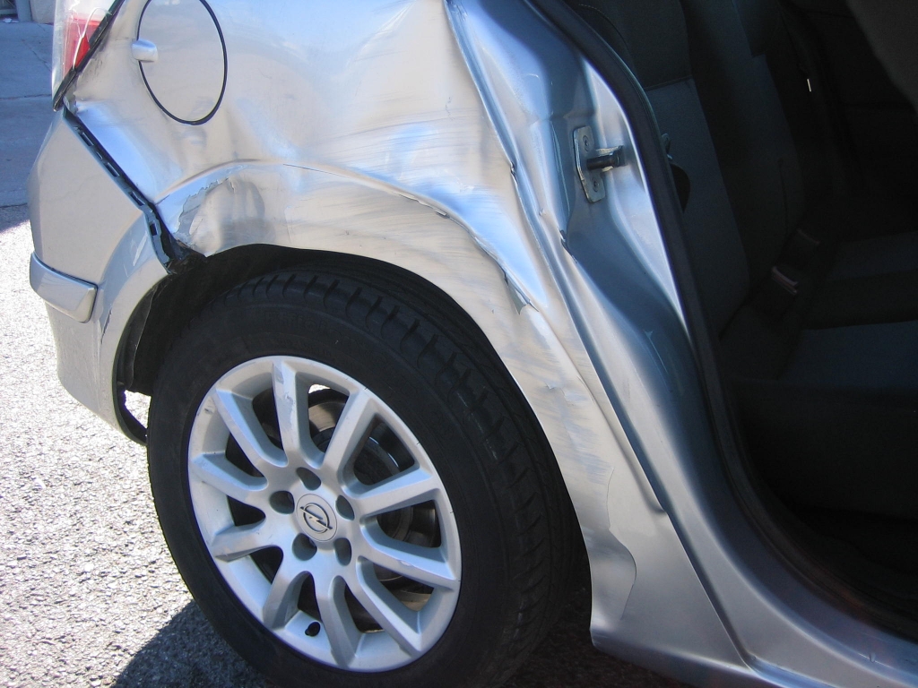 VISTA GOLPE PUERTA ABIERTA OPEL ASTRA 1.7 CDTI 75CV