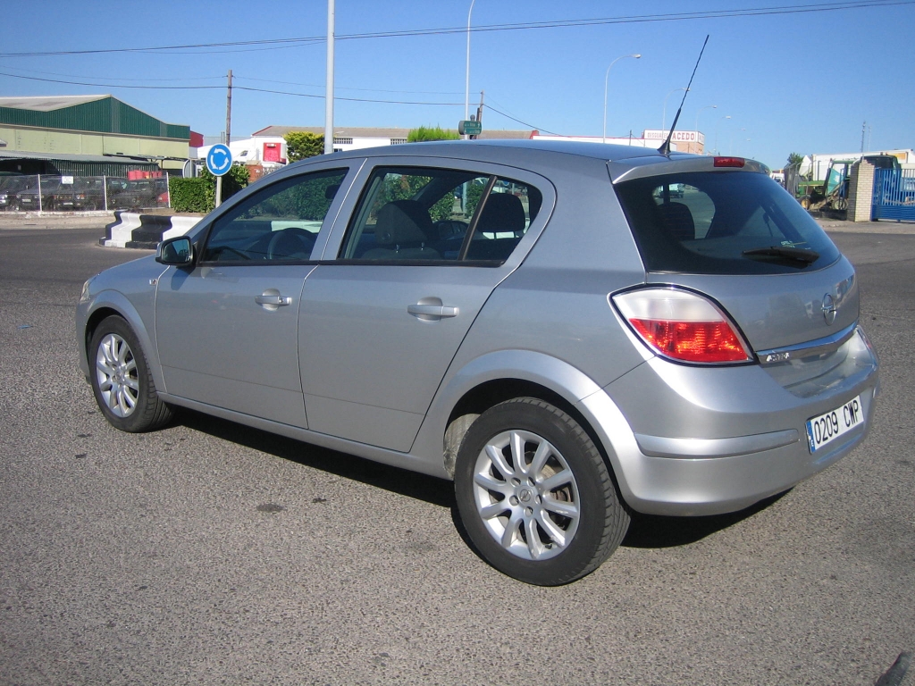 VISTA TRASERA IZQUIERDA OPEL ASTRA 1.7 CDTI 75CV