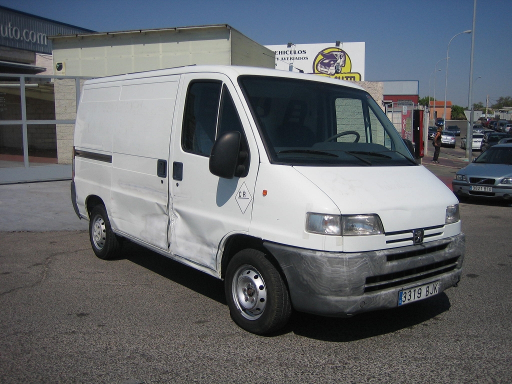 VISTA DELANTERA DERECHA PEUGEOT BOXER 2.5 D 110CV
