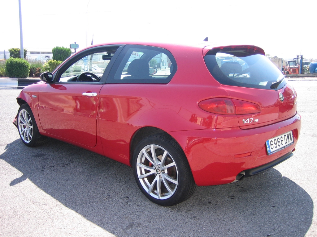 VISTA TRASERA IZQUIERDA ALFA ROMEO 147 1.9 JTD 150CV