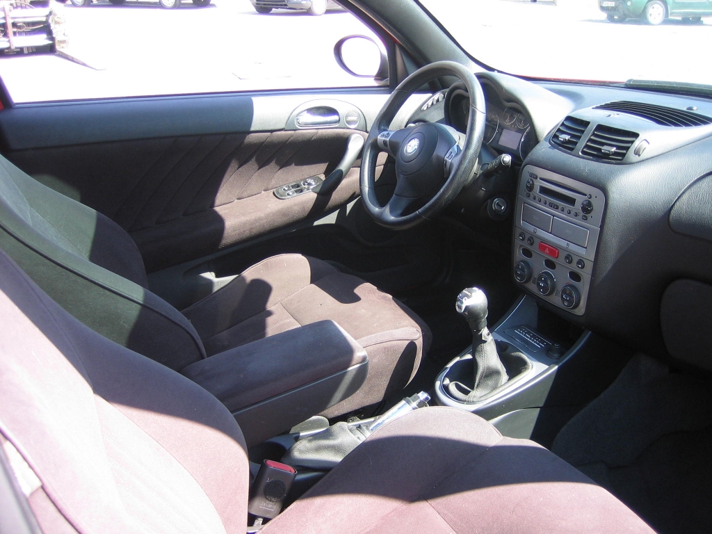 VISTA INTERIOR IZQUIERDO ALFA ROMEO 147 1.9 JTD 150CV