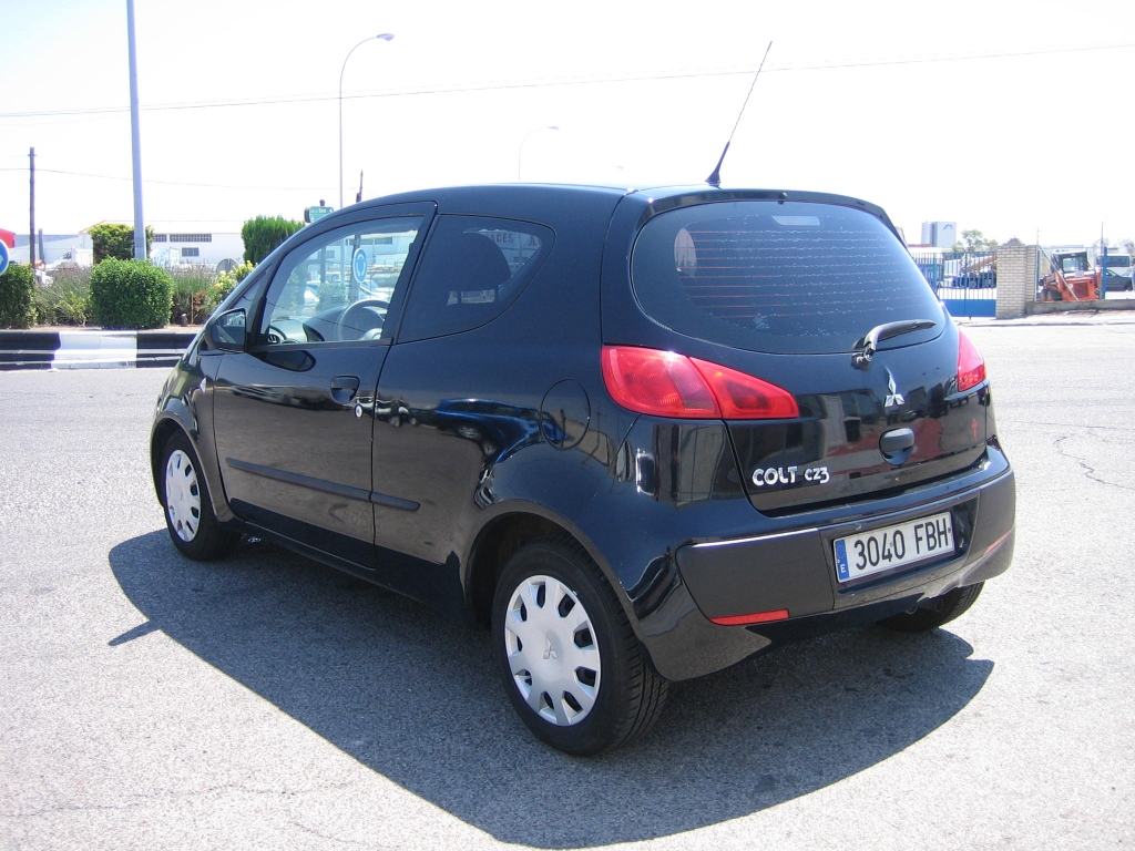 VISTA TRASERA IZQUIERDA MITSUBISHI COLT 1.1 GASOLINA 85CV