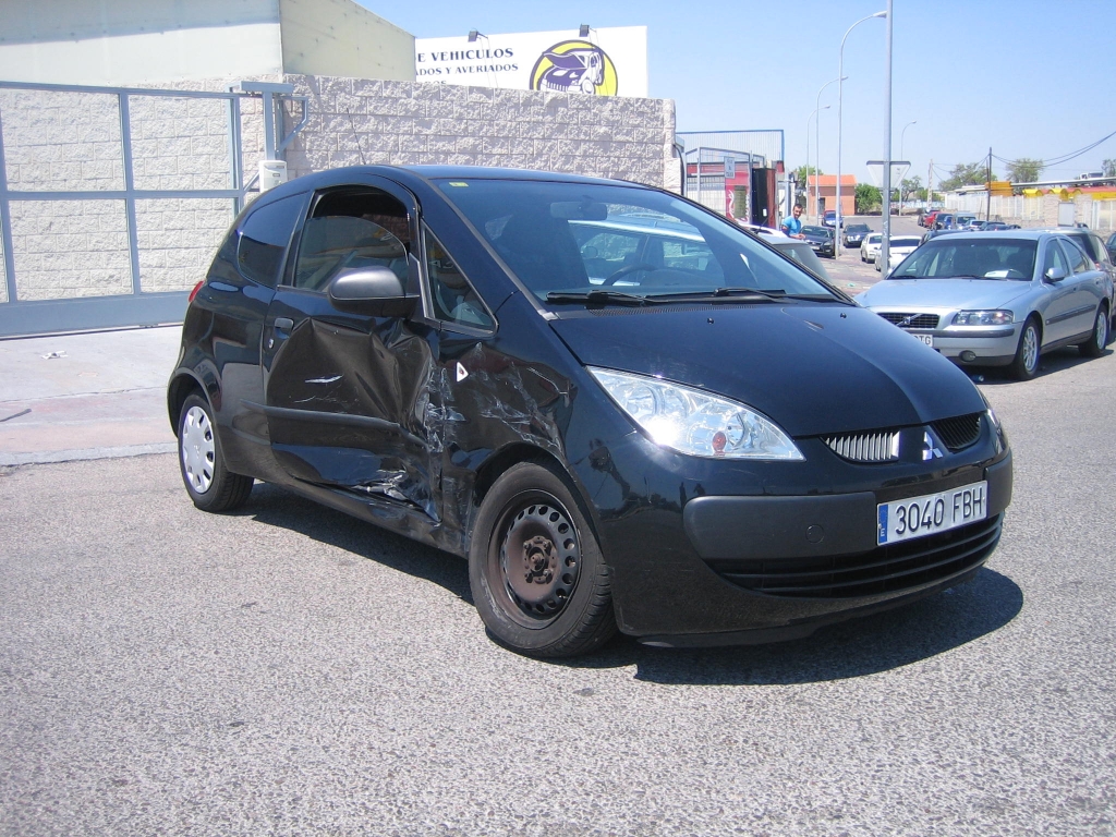 VISTA DELANTERA DERECHA MITSUBISHI COLT 1.1 GASOLINA 85CV