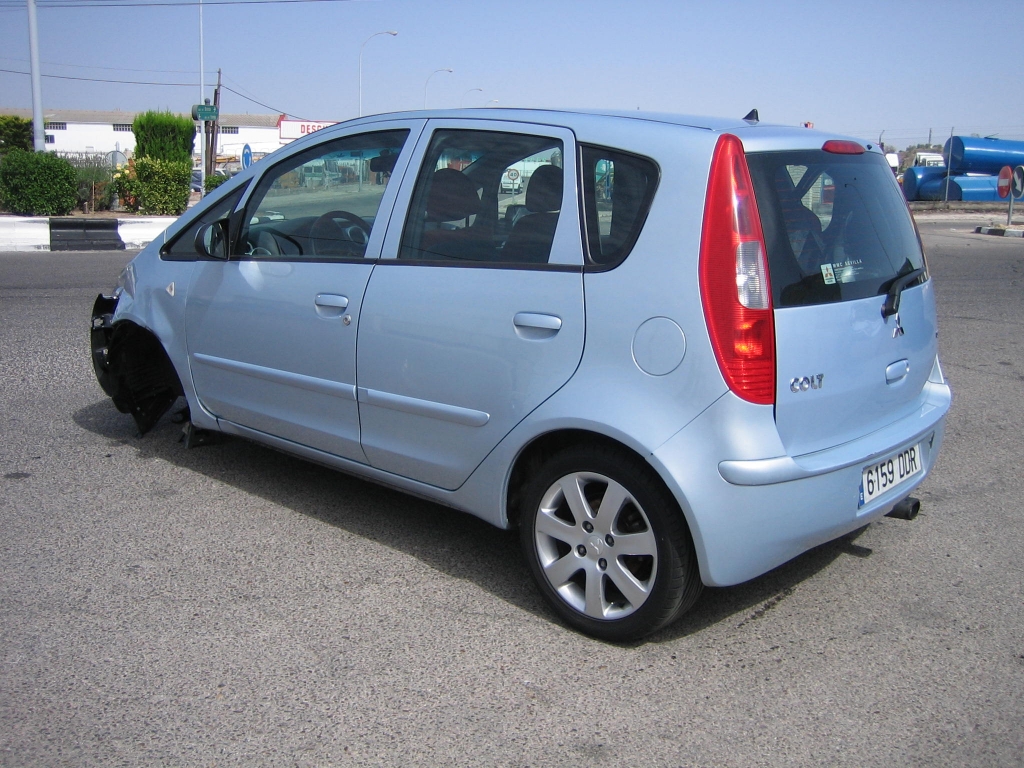 VISTA TRASERA IZQUIERDA MITSUBISHI COLT 1.5 DID 95CV