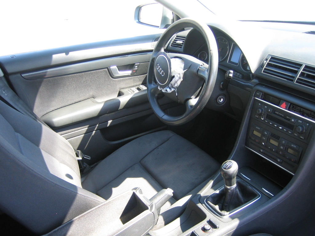 VISTA INTERIOR DELANTERO AUDI A-4 2.0 I 130CV GASOLINA