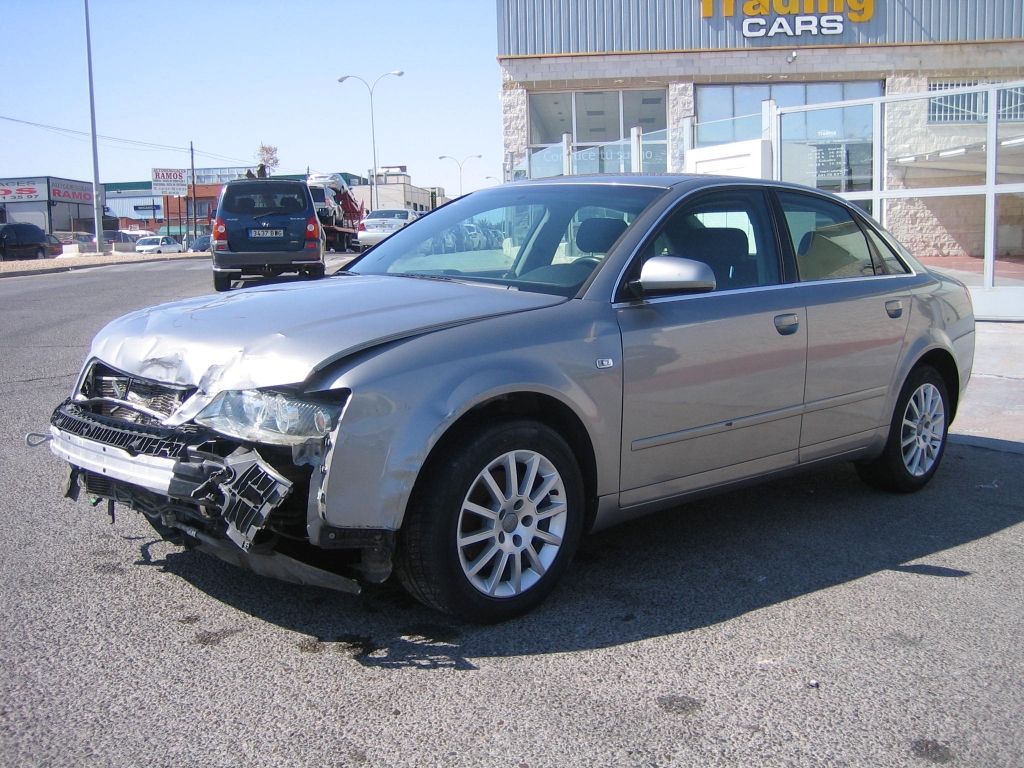 VISTA DELANTERA IZQUIERDA AUDI A-4 2.0 I 130CV GASOLINA