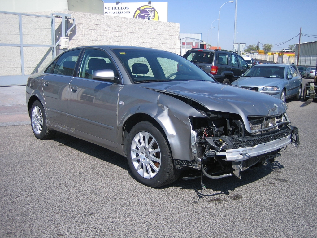 VISTA DELANTERA DERECHA AUDI A-4 2.0 I 130CV GASOLINA
