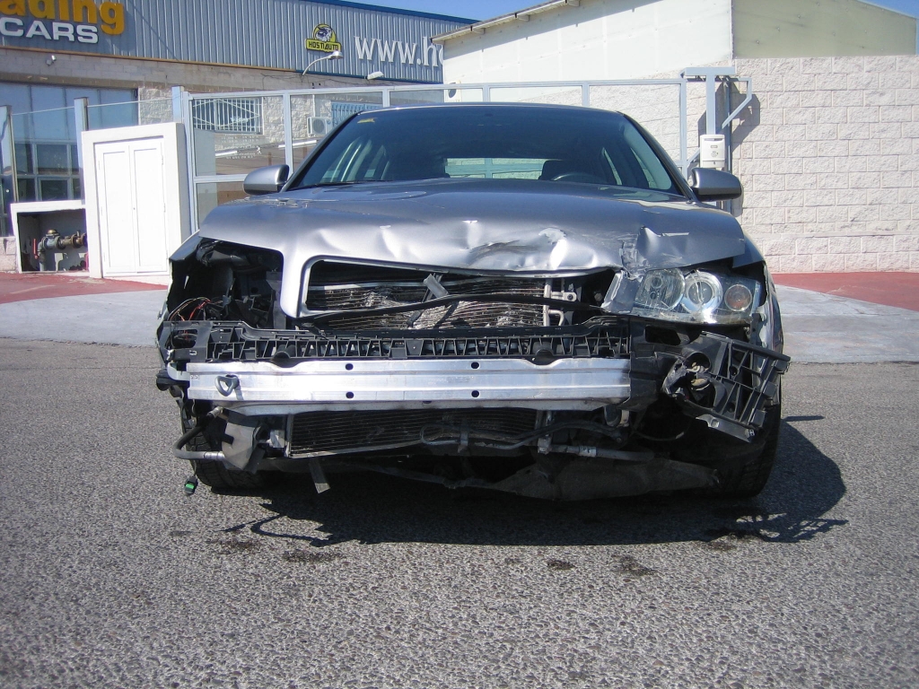 VISTA DELANTERA AUDI A-4 2.0 I 130CV GASOLINA