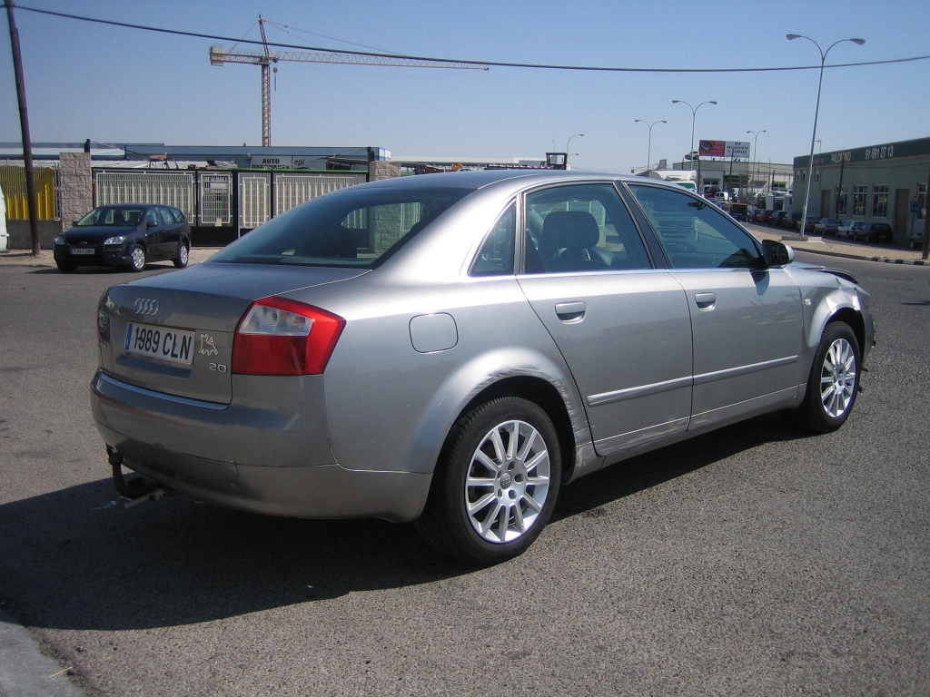 VISTA TRASERA DERECHA AUDI A-4 2.0 I 130CV GASOLINA