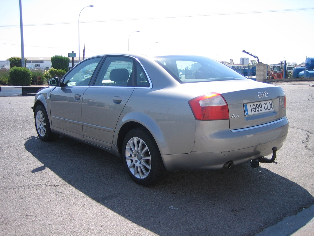VISTA TRASERA IZQUIERDA AUDI A-4 2.0 I 130CV GASOLINA