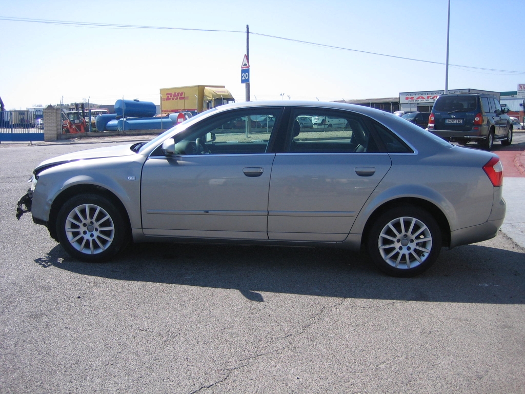 VISTA LATERAL IZQUIERDO AUDI A-4 2.0 I 130CV GASOLINA
