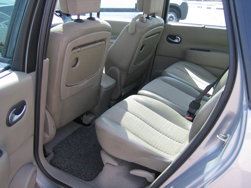 VISTA INTERIOR TRASERO RENAULT GRAND SCENIC 1.9 DCI 120CV 7 PLAZAS