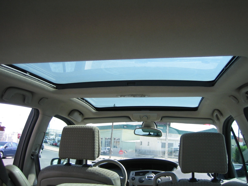 VISTA TECHO PANORAMICO RENAULT GRAND SCENIC 1.9 DCI 120CV 7 PLAZAS