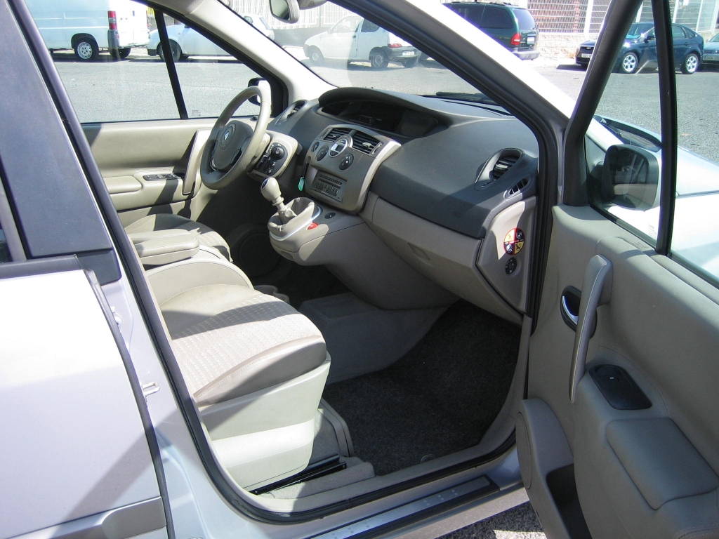 VISTA INTERIOR DERECHO RENAULT GRAND SCENIC 1.9 DCI 120CV 7 PLAZAS