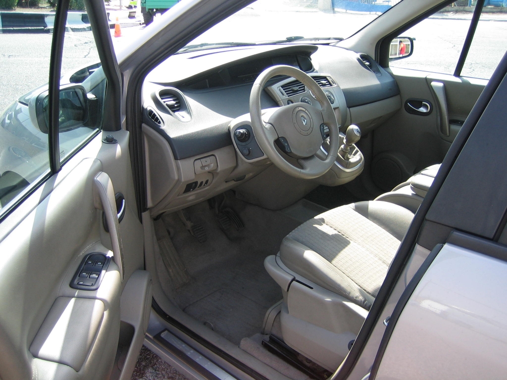 VISTA INTERIOR IZQUIERDO RENAULT GRAND SCENIC 1.9 DCI 120CV 7 PLAZAS