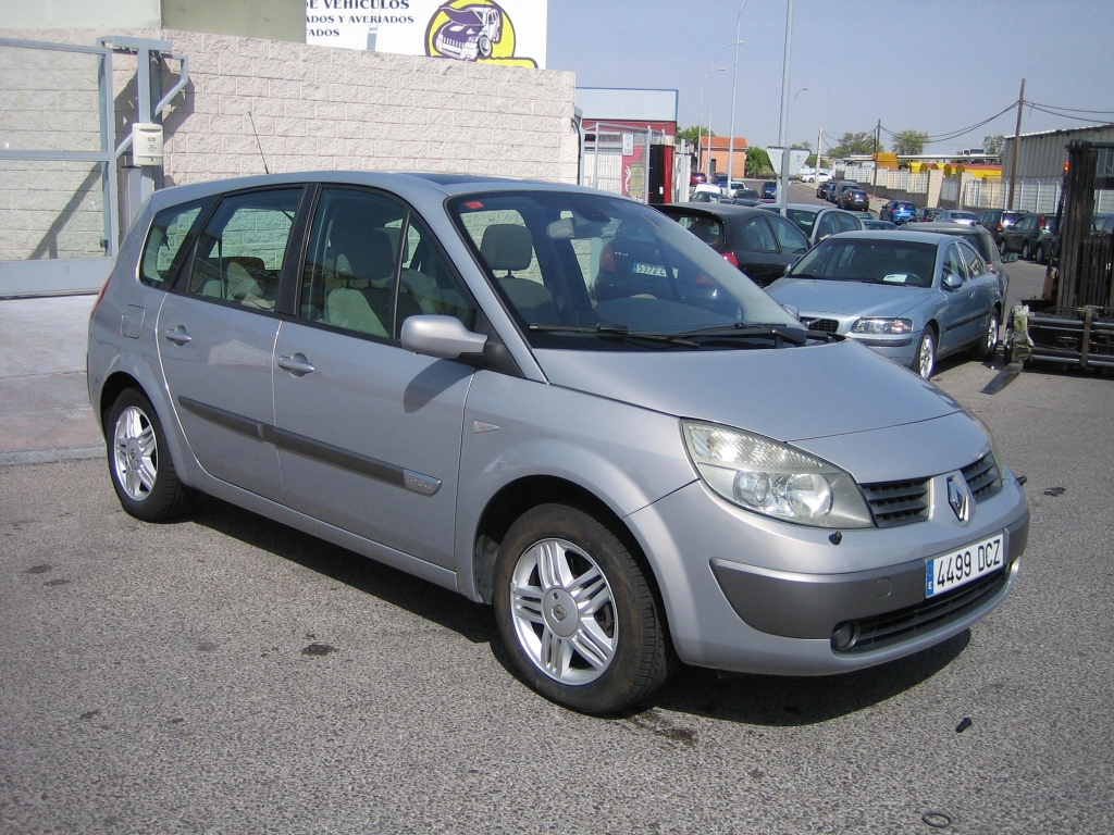VISTA DELANTERA DERECHA RENAULT GRAND SCENIC 1.9 DCI 120CV 7 PLAZAS