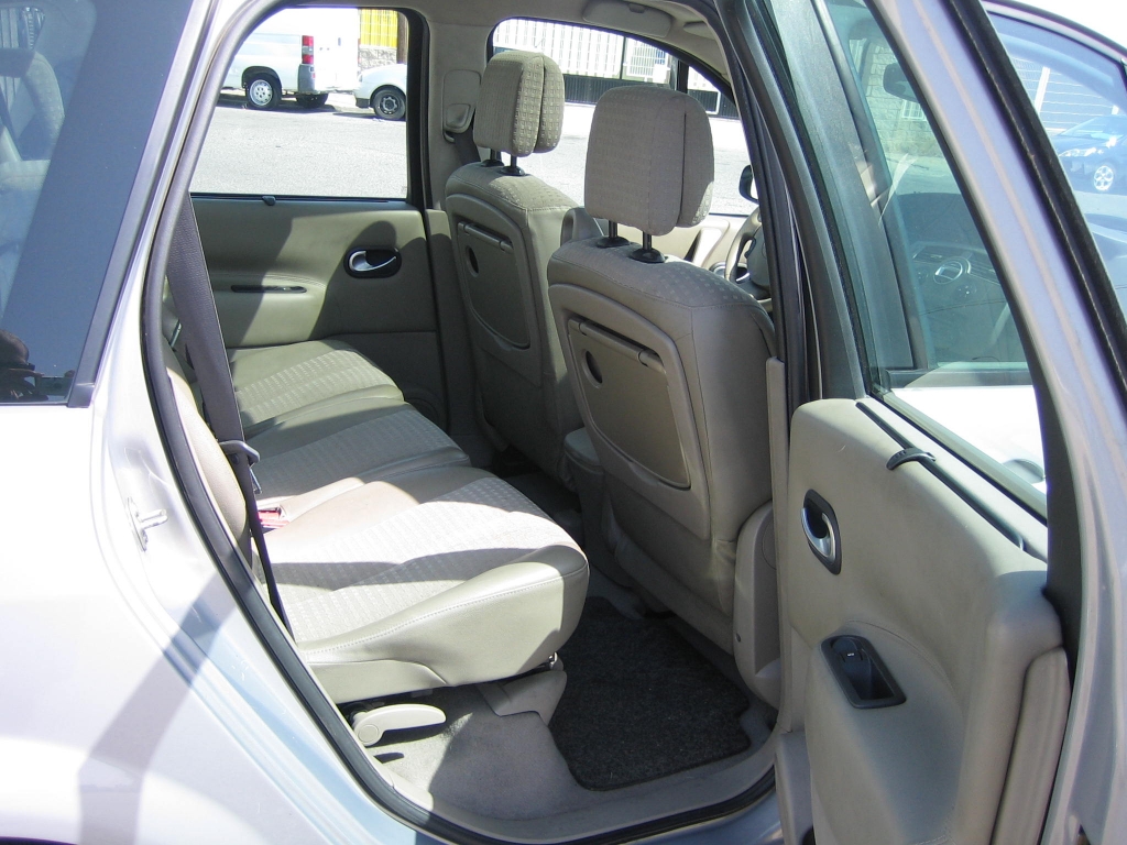 VISTA INTERIOR TRASERO 2 RENAULT GRAND SCENIC 1.9 DCI 120CV 7 PLAZAS