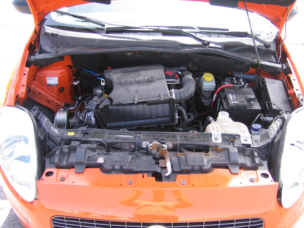 VISTA MOTOR FIAT PUNTO 1.4 SPORT 95CV GASOLINA