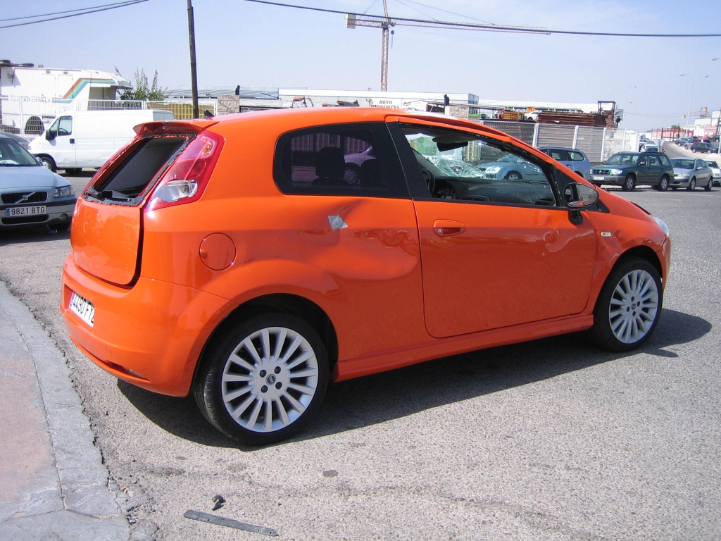 VISTA TRASERA DERECHA FIAT PUNTO 1.4 SPORT 95CV GASOLINA