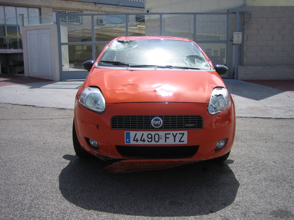 VISTA DELANTERA FIAT PUNTO 1.4 SPORT 95CV GASOLINA