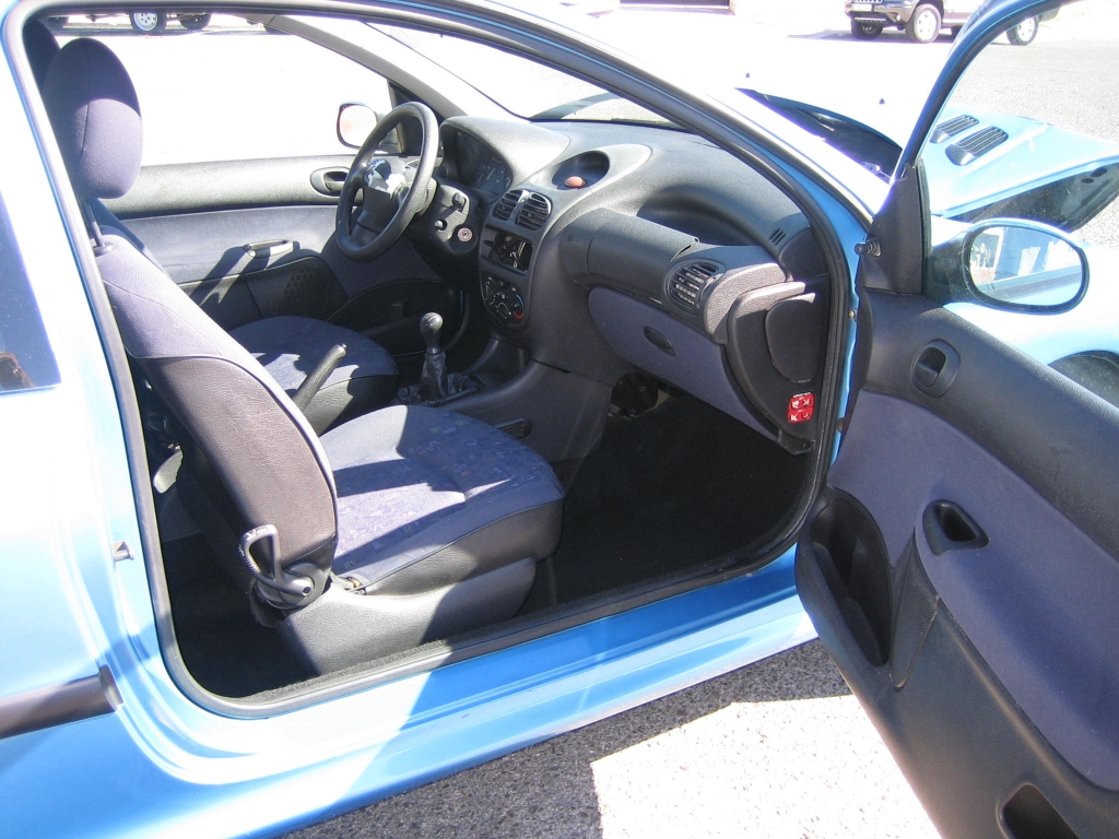 PEUGEOT 206