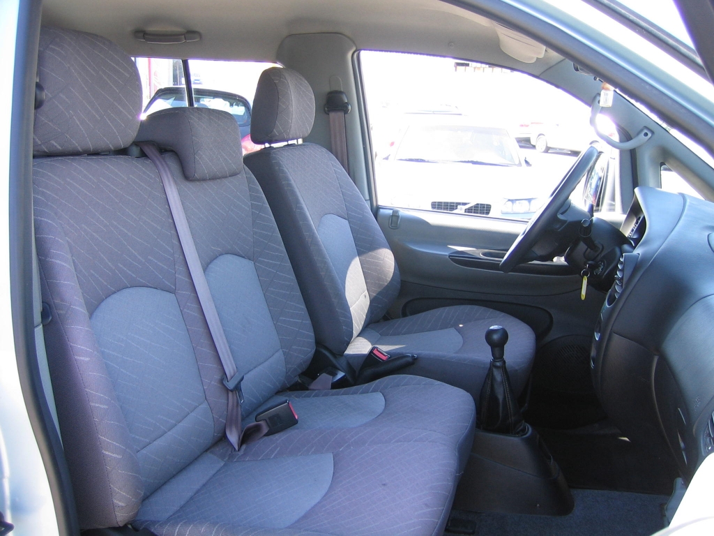 VISTA INTERIOR DERECHO HYNDAI H-1 2.5 CRDI 140CV 6 PLAZAS