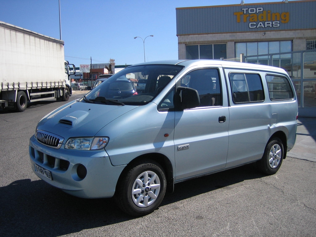 VISTA DELANTERA IZQUIERDA HYNDAI H-1 2.5 CRDI 140CV 6 PLAZAS
