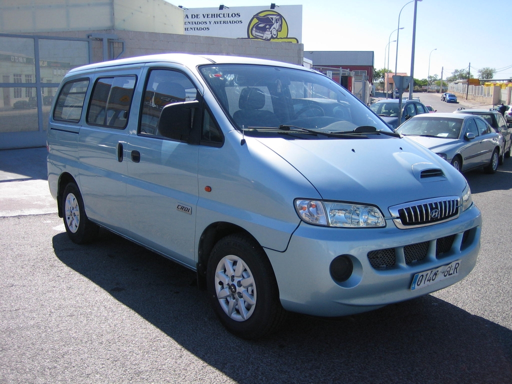 VISTA DELANTERA DERECHA HYNDAI H-1 2.5 CRDI 140CV 6 PLAZAS