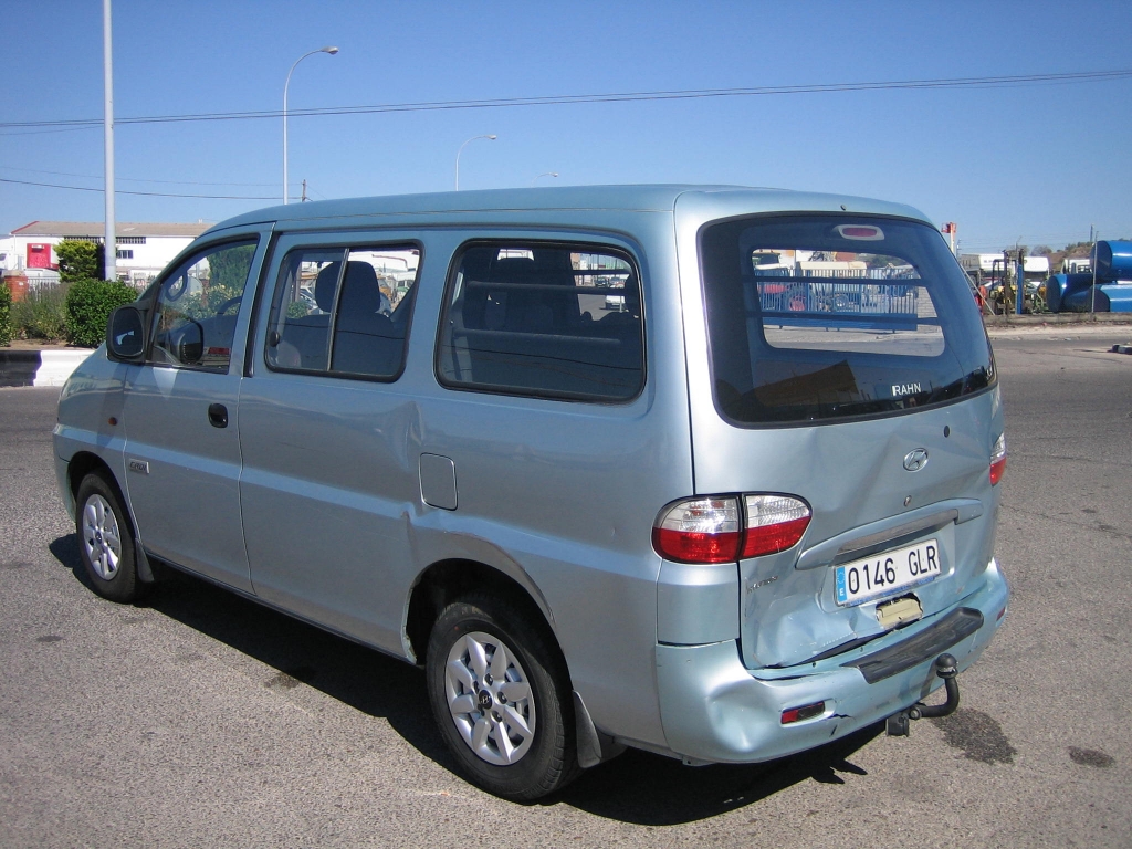 VISTA TRASERA IZQUIERDA HYNDAI H-1 2.5 CRDI 140CV 6 PLAZAS