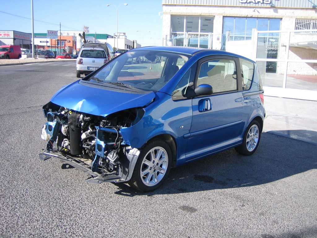 VISTA DELANTERA IZQUIERDA PEUGEOT 1007 1.4 SPORTY HDI 68CV