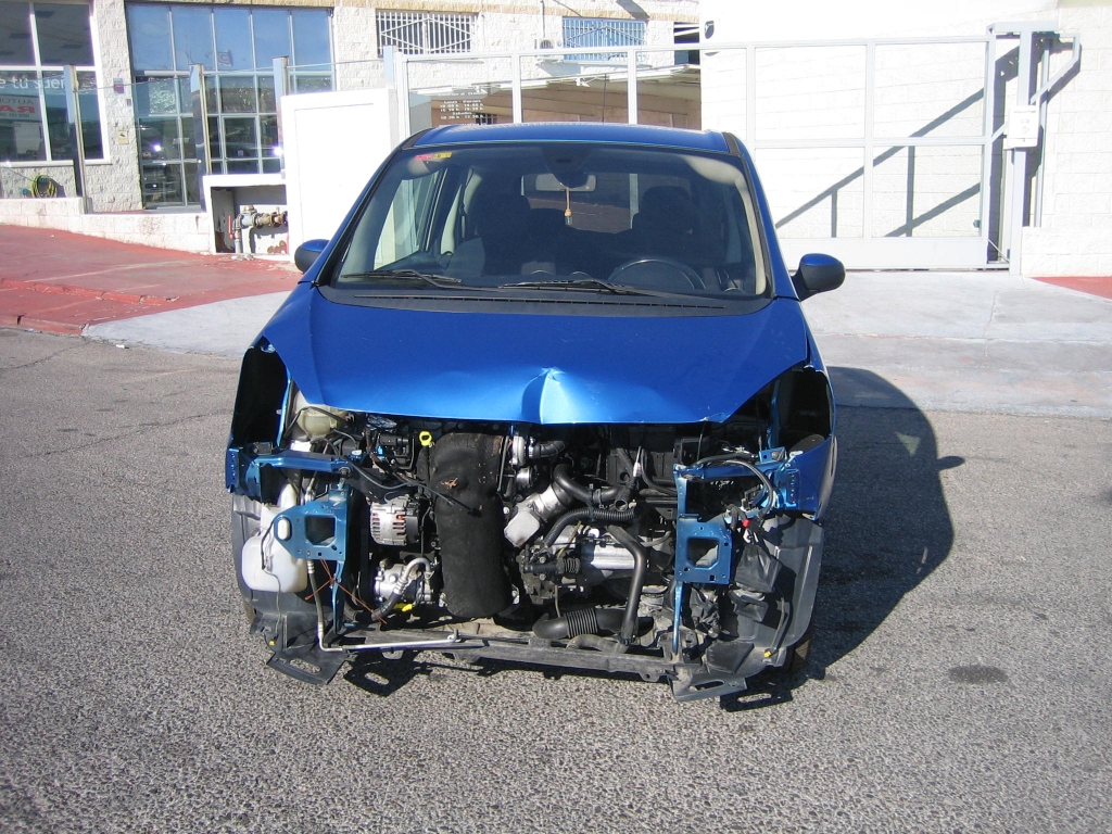 VISTA DELANTERA PEUGEOT 1007 1.4 SPORTY HDI 68CV