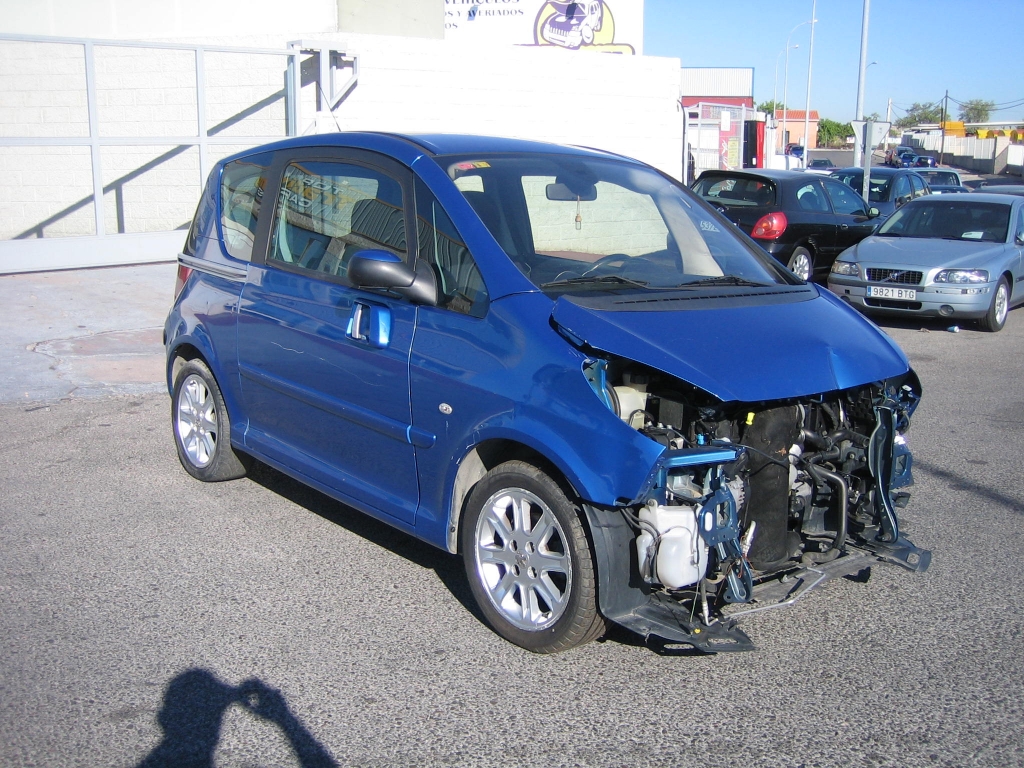 VISTA DELANTERA DERECHA PEUGEOT 1007 1.4 SPORTY HDI 68CV