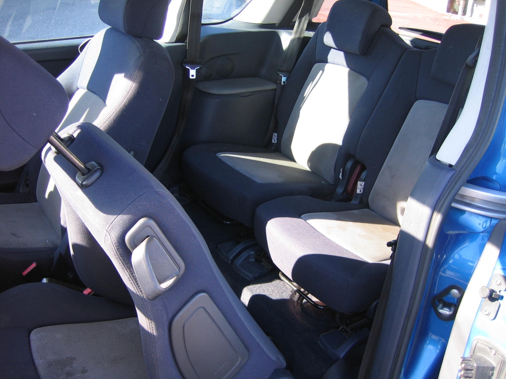 VISTA INTERIOR TRASERO PEUGEOT 1007 1.4 SPORTY HDI 68CV