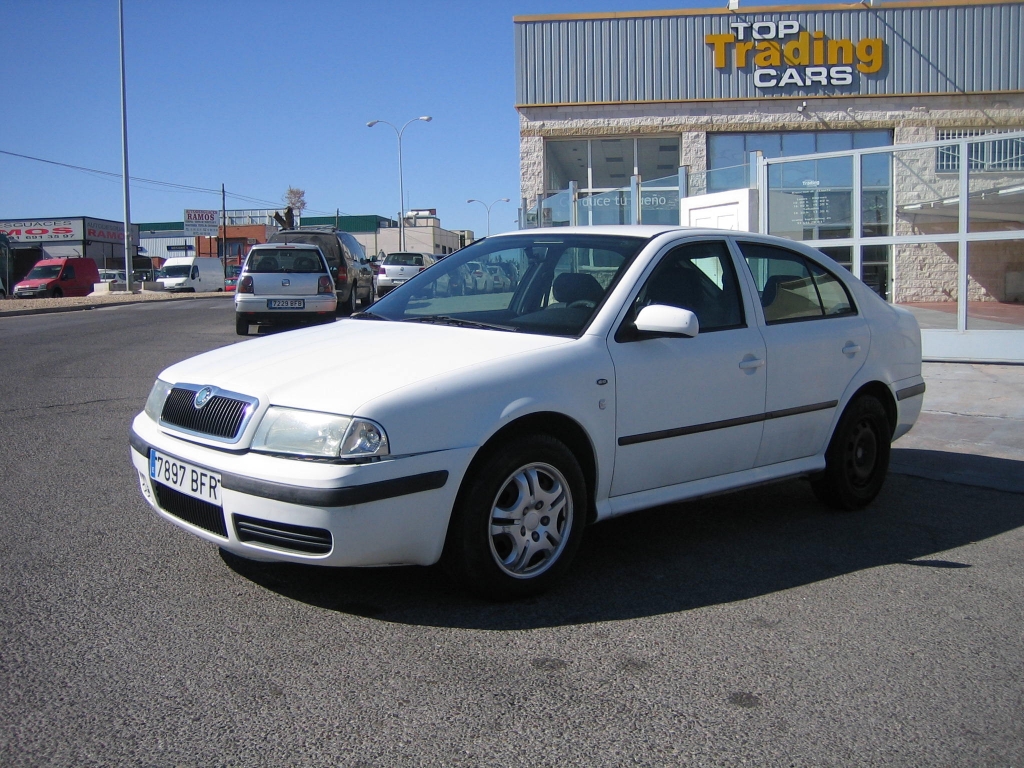 VISTA DELANTERA IZQUIERDA SKODA OCTAVIA 1.9 TDI 90CV