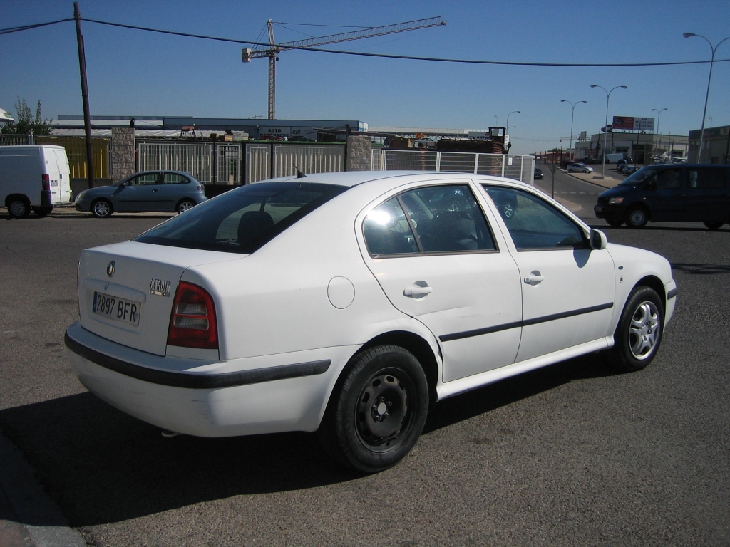 VISTA TRASERA DERECHA SKODA OCTAVIA 1.9 TDI 90CV