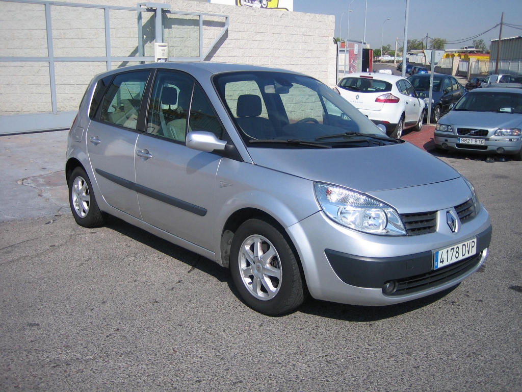 VISTA DELANTERA DERECHA RENAULT MEGANE SCENIC 1.5 DCI 106CV