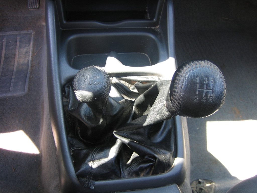 VISTA CAMBIO Y 4X4 FORD RANGER 2.5 TDCI 109CV 4X4 XLT