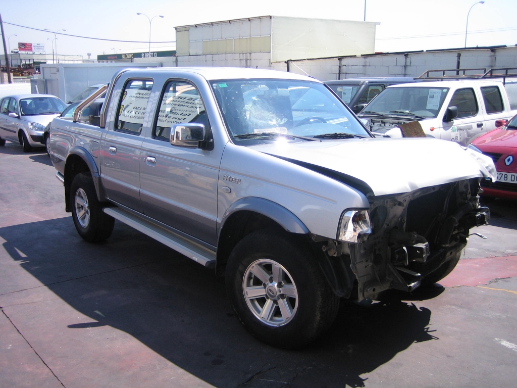 VISTA DELANTERA DERECHA FORD RANGER 2.5 TDCI 109 CV 4X4 XLT