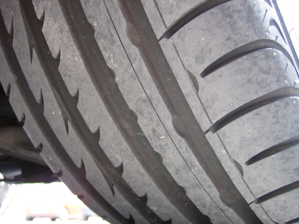 VISTA NEUMATICOS EN BUEN ESTADO BMW 320 CI 2.2 170CV PACK M