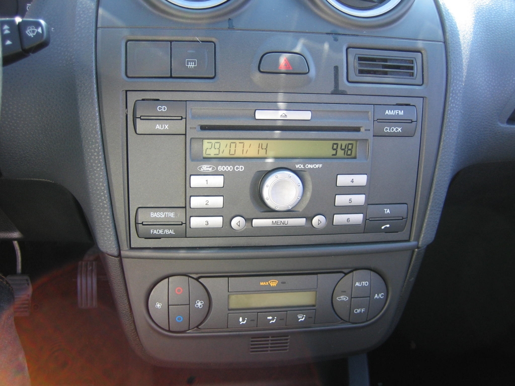 VISTA CD Y CLIMA FORD FIESTA 1.4 TDCI 70CV